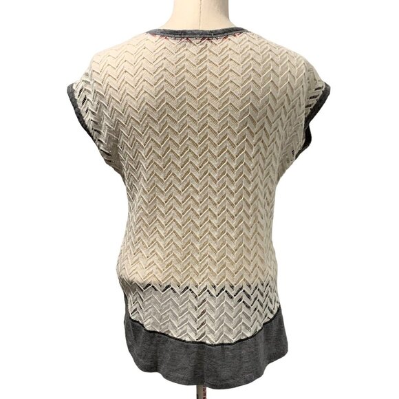 Jolt Womens Small Gray and White Chevron Lace Back Panel Short Sleeve Top - Picture 3 of 13
